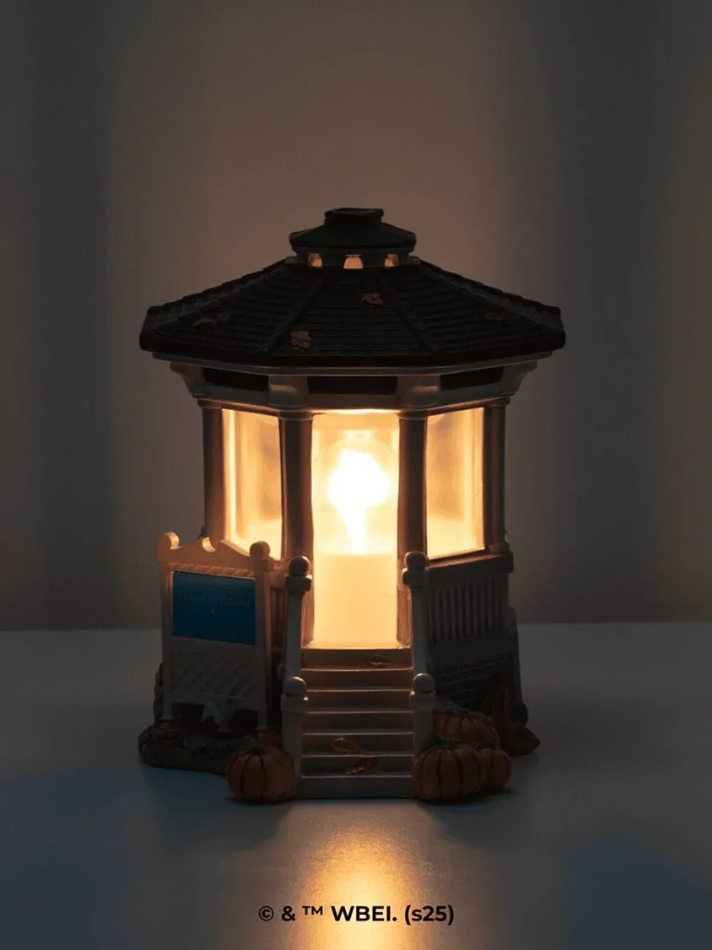 Complete Set of Gilmore Girls Scentsy Gazebo Warmer & 4 Wax Bars - Picture 5 of 5